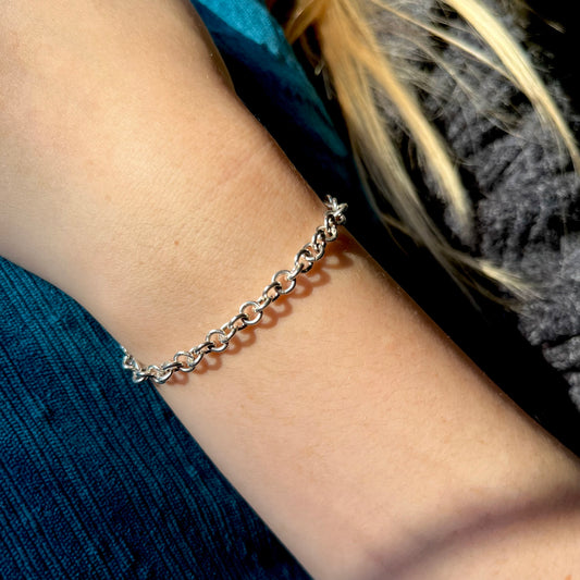 sterling silver bracelet, made up of round chain links and a t-bar clasp